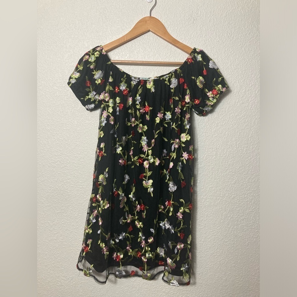 NWT Kimchi Blue Medium floral embroidered Tunic top colorful multicolored